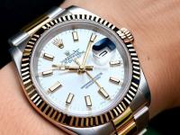 梅花手表顯示屏偏色。