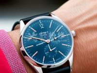 愛馬仕手表顯示屏背光不亮。