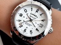 艾戈勒手表顯示屏背光不亮。