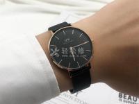 尊皇手表顯示屏背光不亮。