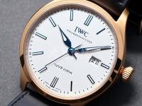 愛彼手表玻璃鏡面損壞。