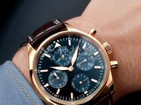 江詩丹頓手表顯示屏背光不亮。