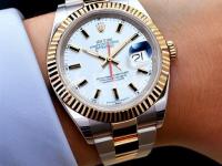 梅花手表玻璃鏡面損壞。