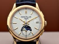 迪奧手表指針顏色褪色。