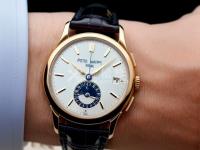 摩凡陀手表秒針回位功能失效。