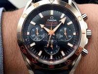 梵克雅寶手表顯示屏偏色。