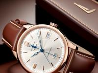 蕭邦手表玻璃鏡面損壞。