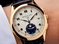 寶珀手表顯示屏偏色。